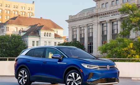 2021 Volkswagen ID.4 AWD Pro S with Gradient Package (US-Spec) Front Three-Quarter Wallpapers 450x275 (108)