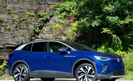 2021 Volkswagen ID.4 AWD Pro S with Gradient Package (US-Spec) Front Three-Quarter Wallpapers 450x275 (109)