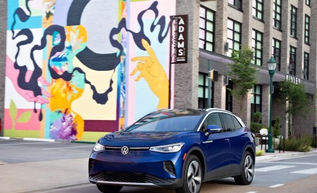 2021 Volkswagen ID.4 AWD Pro S with Gradient Package (US-Spec) Front Three-Quarter Wallpapers 450x275 (107)