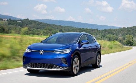 2021 Volkswagen ID.4 AWD Pro S with Gradient Package (US-Spec) Front Three-Quarter Wallpapers 450x275 (96)