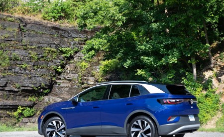 2021 Volkswagen ID.4 AWD Pro S with Gradient Package (US-Spec) Rear Three-Quarter Wallpapers 450x275 (113)