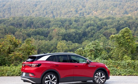 2021 Volkswagen ID.4 AWD Pro S with Gradient Package (US-Spec) Rear Three-Quarter Wallpapers 450x275 (24)