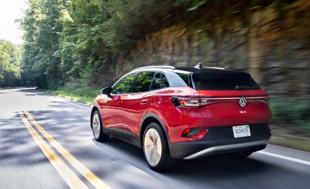 2021 Volkswagen ID.4 AWD Pro S with Gradient Package (US-Spec) Rear Three-Quarter Wallpapers 450x275 (15)