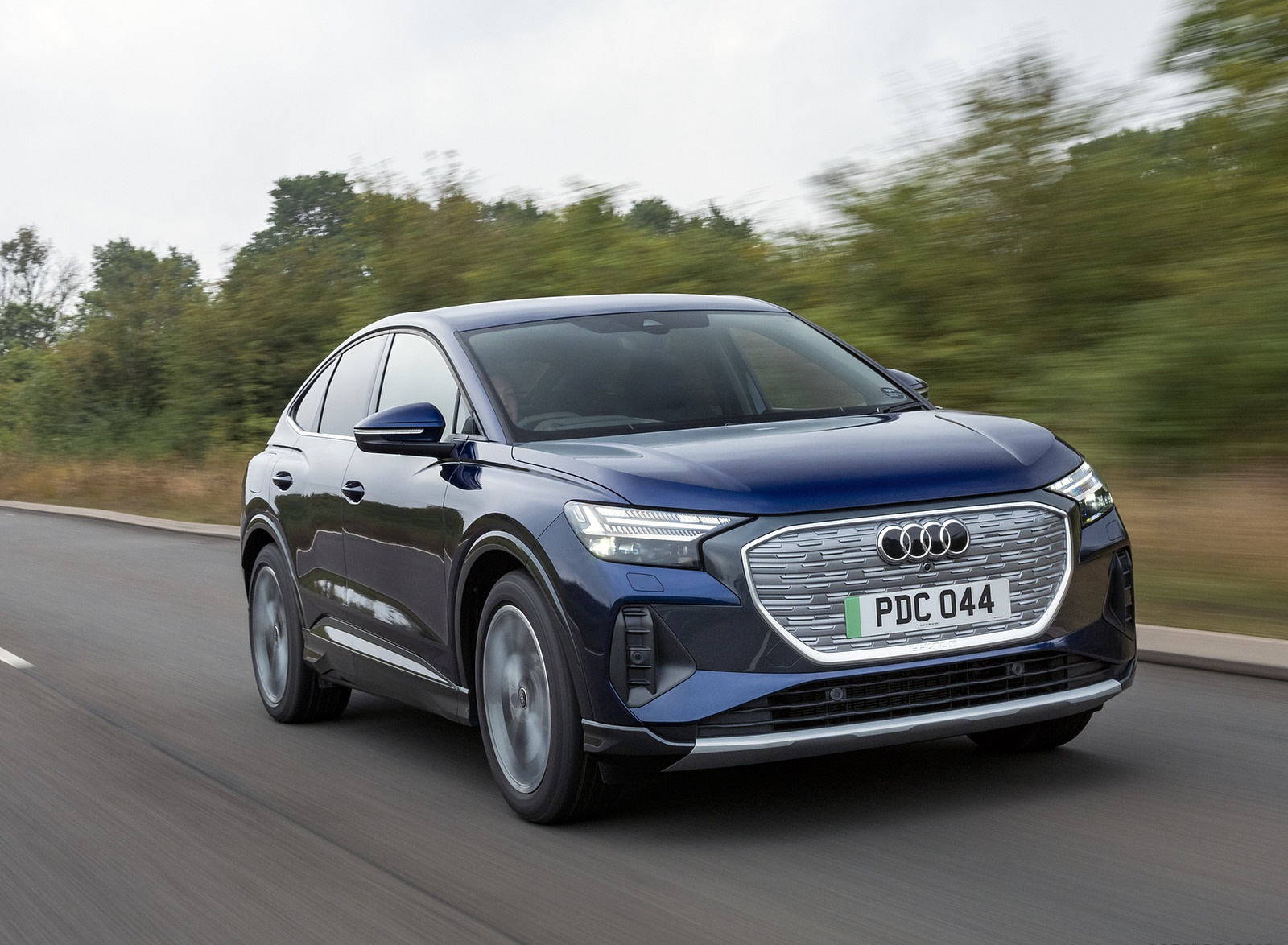 2022 Audi Q4 Sportback 40 e-tron (UK-Spec) Front Three-Quarter Wallpapers (2)
