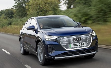 2022 Audi Q4 Sportback 40 e-tron (UK-Spec) Front Three-Quarter Wallpapers 450x275 (3)
