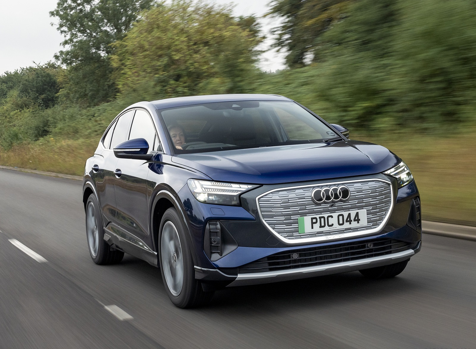 2022 Audi Q4 Sportback 40 e-tron (UK-Spec) Front Three-Quarter Wallpapers (3)