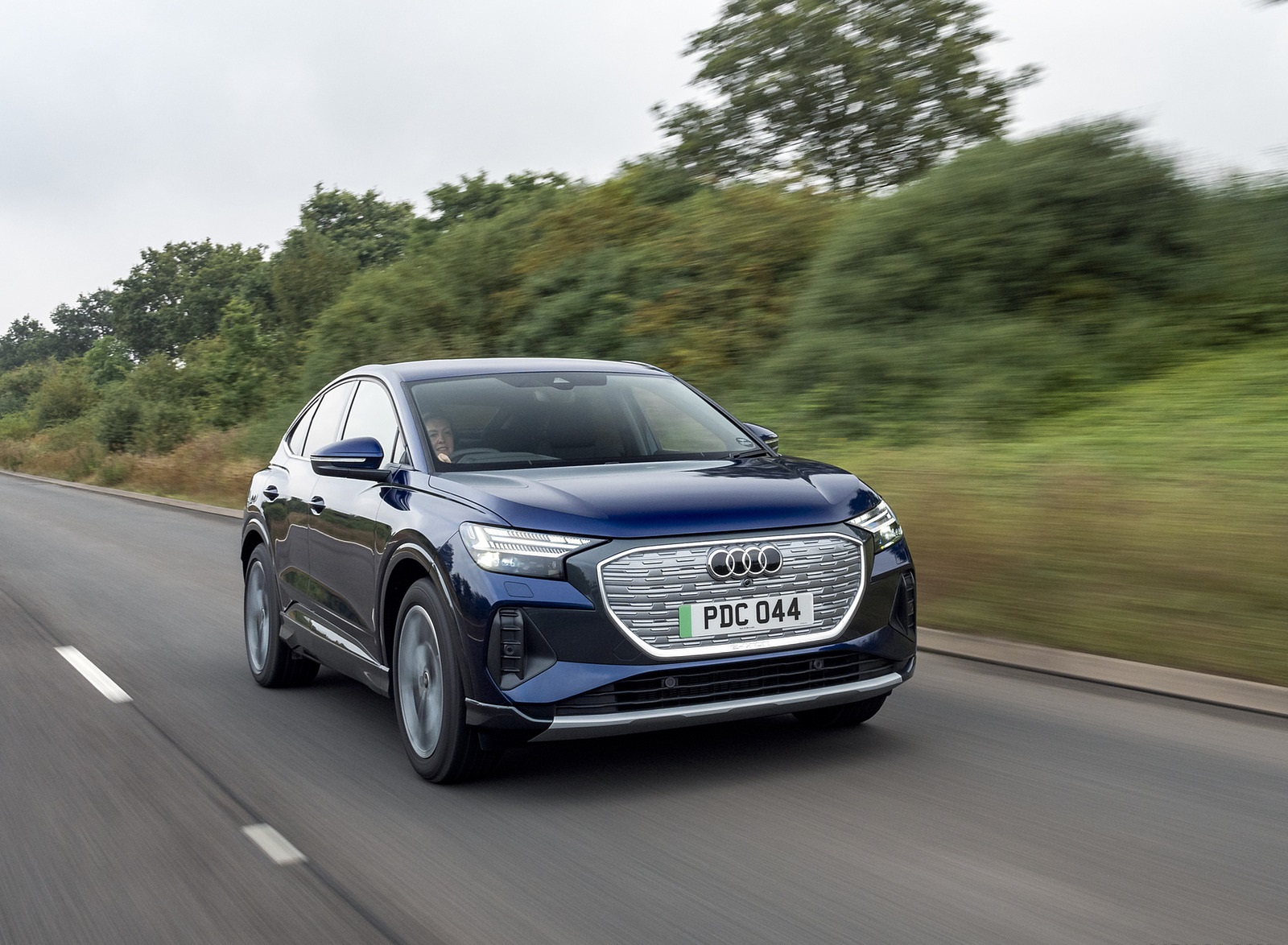2022 Audi Q4 Sportback 40 e-tron (UK-Spec) Front Wallpapers (7)