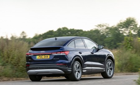 2022 Audi Q4 Sportback 40 e-tron (UK-Spec) Rear Three-Quarter Wallpapers 450x275 (15)