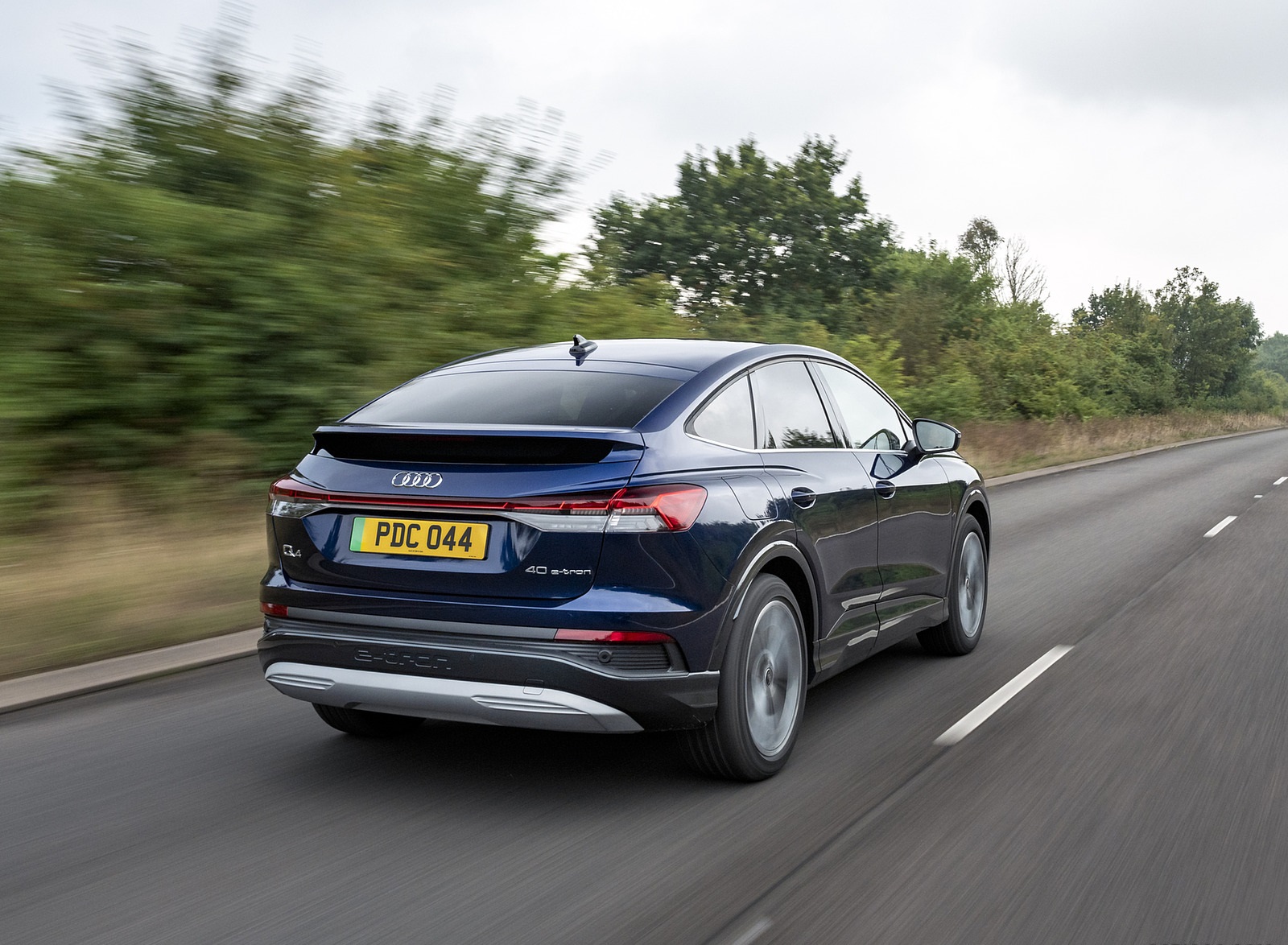 2022 Audi Q4 Sportback 40 e-tron (UK-Spec) Rear Three-Quarter Wallpapers (8)