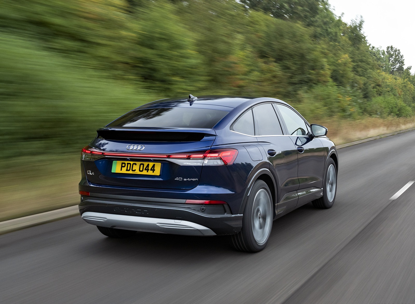 2022 Audi Q4 Sportback 40 e-tron (UK-Spec) Rear Three-Quarter Wallpapers (6)