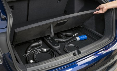 2022 Audi Q4 Sportback 40 e-tron (UK-Spec) Trunk Wallpapers  450x275 (58)
