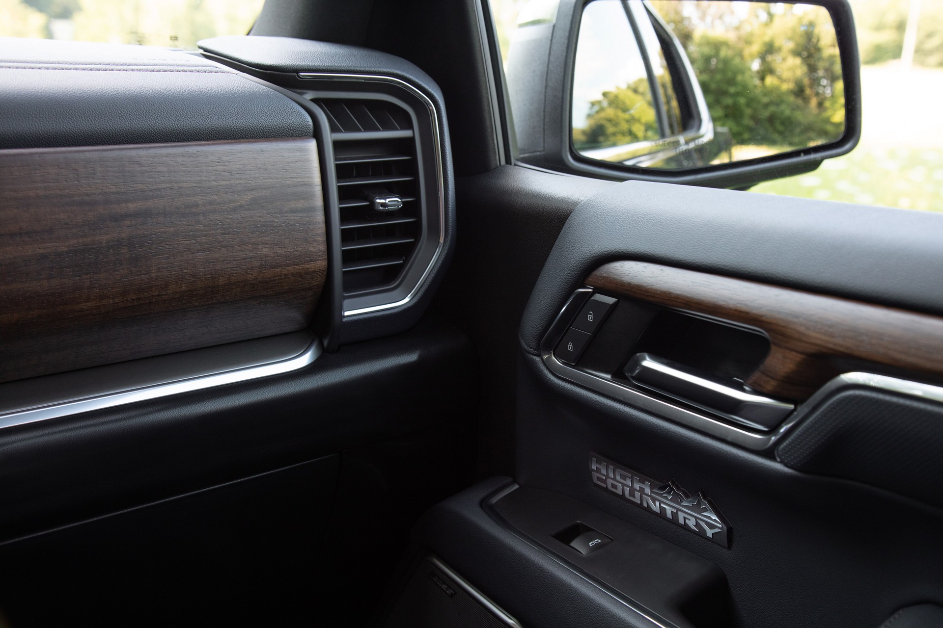 2022 Chevrolet Silverado High Country Interior Detail Wallpapers (6)
