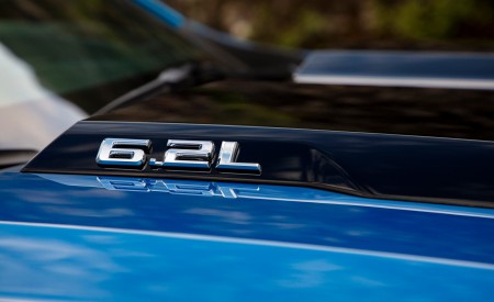 2022 Chevrolet Silverado ZR2 Badge Wallpapers 450x275 (8)