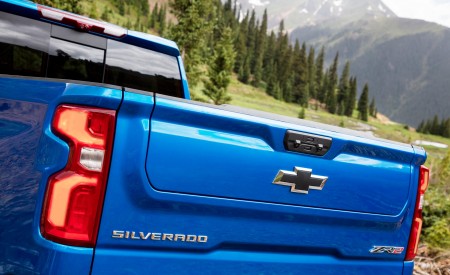2022 Chevrolet Silverado ZR2 Tail Light Wallpapers 450x275 (11)
