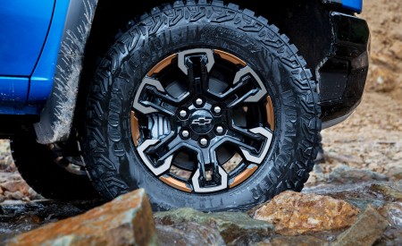 2022 Chevrolet Silverado ZR2 Wheel Wallpapers 450x275 (12)