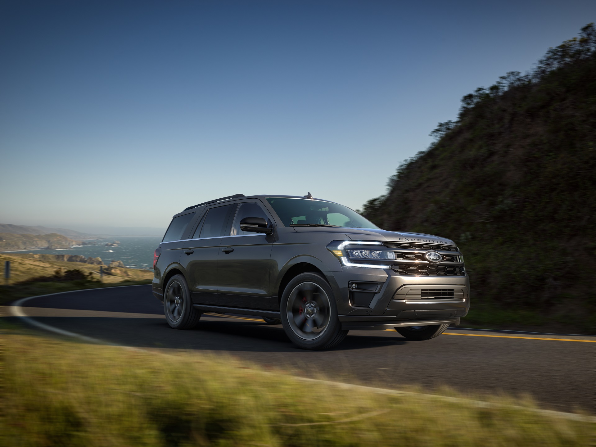 2022 Ford Expedition Stealth Edition Performance Package Front Three-Quarter Wallpapers #1 of 57