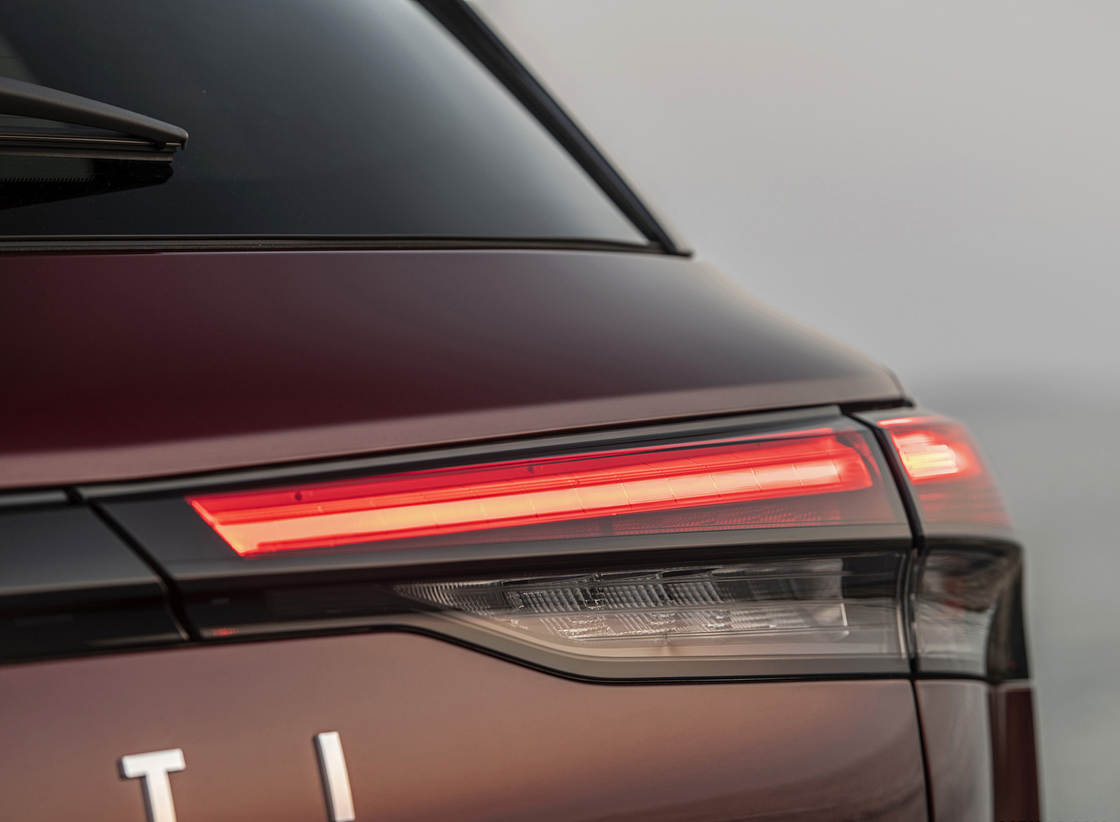 2022 Infiniti QX60 Luxe AWD Tail Light Wallpapers (13)