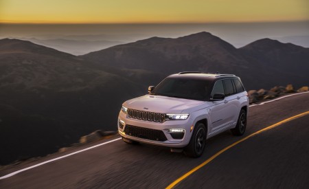 2022 Jeep Grand Cherokee Summit Reserve Front Three-Quarter Wallpapers 450x275 (2)