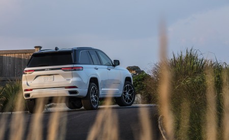 2022 Jeep Grand Cherokee Summit Reserve Rear Three-Quarter Wallpapers 450x275 (9)