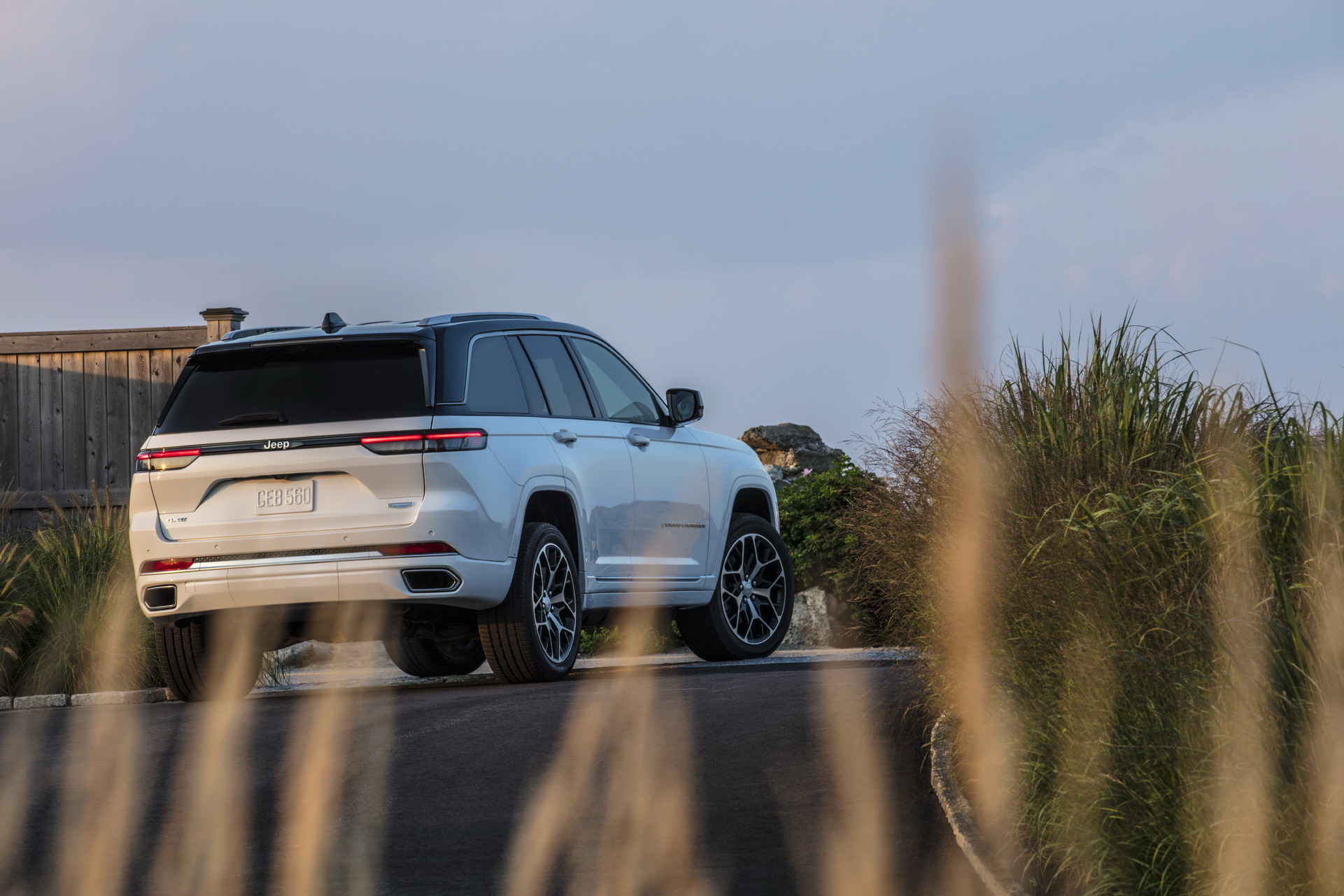 2022 Jeep Grand Cherokee Summit Reserve Rear Three-Quarter Wallpapers (9)