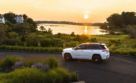 2022 Jeep Grand Cherokee Summit Reserve Side Wallpapers 450x275 (3)