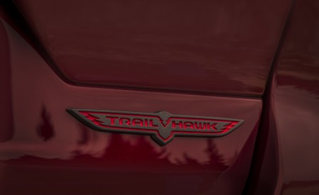 2022 Jeep Grand Cherokee Trailhawk Badge Wallpapers 450x275 (37)