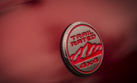 2022 Jeep Grand Cherokee Trailhawk Badge Wallpapers 450x275 (38)