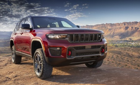 2022 Jeep Grand Cherokee Trailhawk Front Three-Quarter Wallpapers 450x275 (3)