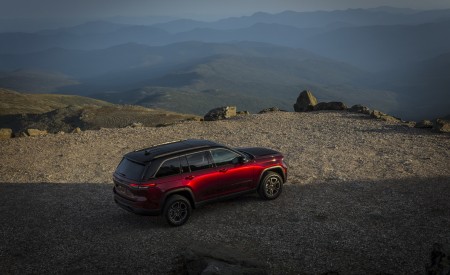 2022 Jeep Grand Cherokee Trailhawk Rear Three-Quarter Wallpapers 450x275 (28)