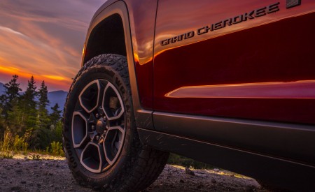 2022 Jeep Grand Cherokee Trailhawk Wheel Wallpapers 450x275 (31)