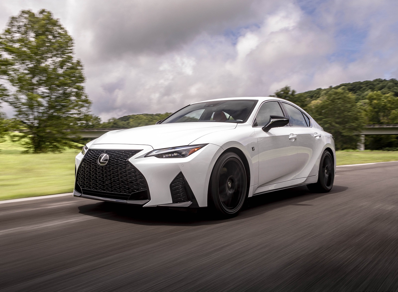 2022 Lexus IS 350 F SPORT Front Three-Quarter Wallpapers  (2)