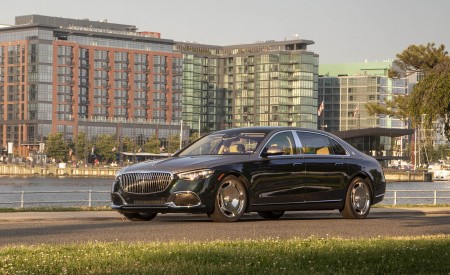 2022 Mercedes-Maybach S 680 4MATIC (US-Spec) Front Three-Quarter Wallpapers 450x275 (37)