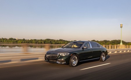 2022 Mercedes-Maybach S 680 4MATIC (US-Spec) Front Three-Quarter Wallpapers 450x275 (3)