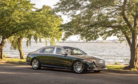 2022 Mercedes-Maybach S 680 4MATIC (US-Spec) Front Three-Quarter Wallpapers 450x275 (32)