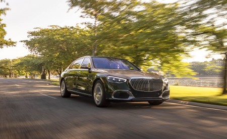 2022 Mercedes-Maybach S 680 4MATIC (US-Spec) Front Three-Quarter Wallpapers 450x275 (20)