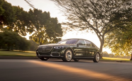 2022 Mercedes-Maybach S 680 4MATIC (US-Spec) Front Three-Quarter Wallpapers 450x275 (11)