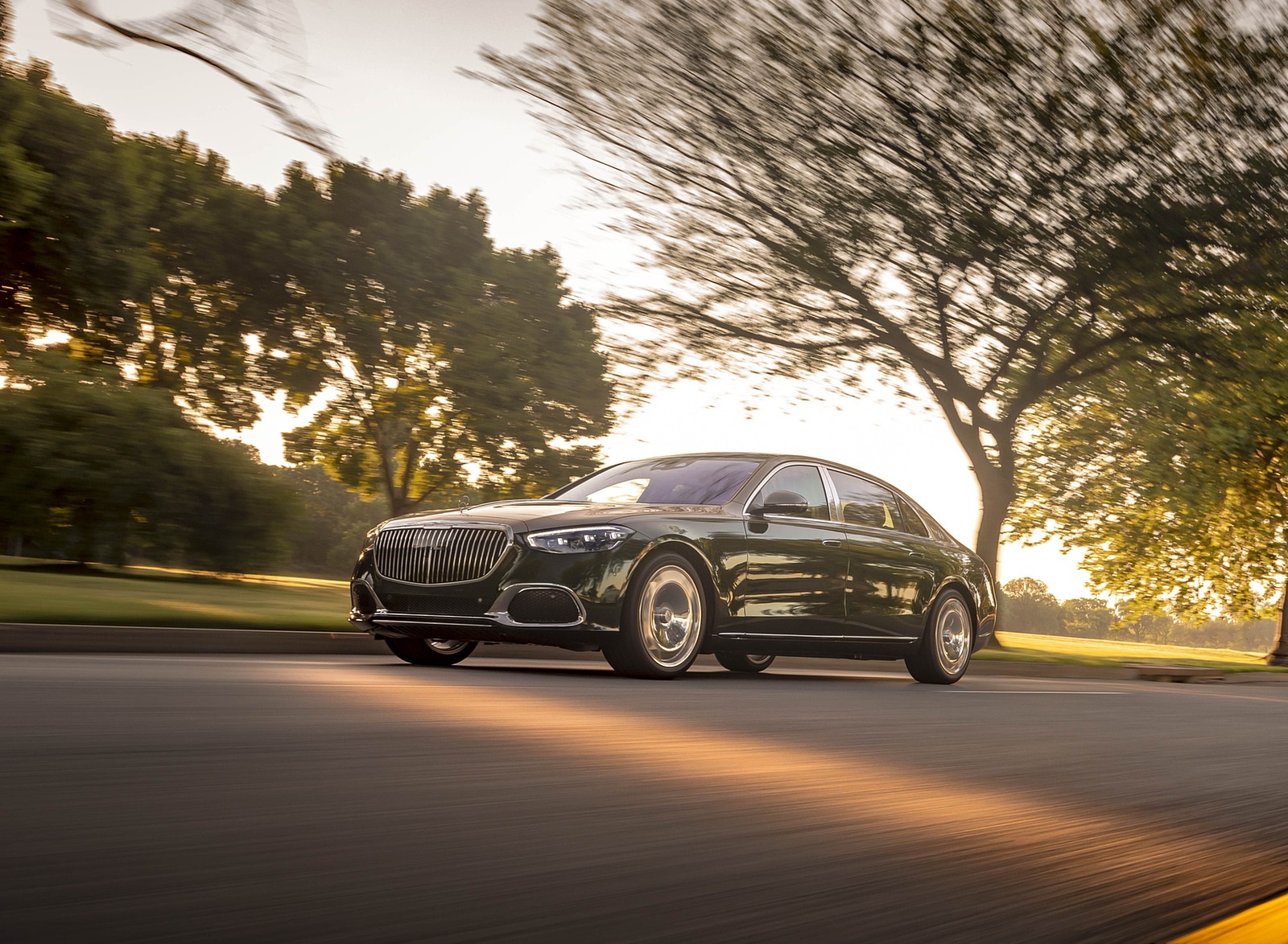 2022 Mercedes-Maybach S 680 4MATIC (US-Spec) Front Three-Quarter Wallpapers (11)