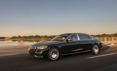 2022 Mercedes-Maybach S 680 4MATIC (US-Spec) Front Three-Quarter Wallpapers 450x275 (4)