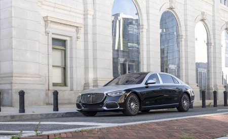 2022 Mercedes-Maybach S 680 4MATIC (US-Spec) Front Three-Quarter Wallpapers 450x275 (120)