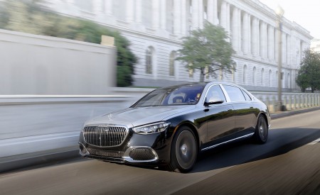 2022 Mercedes-Maybach S 680 4MATIC (US-Spec) Front Three-Quarter Wallpapers 450x275 (94)