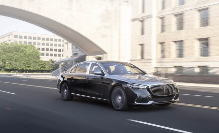 2022 Mercedes-Maybach S 680 4MATIC (US-Spec) Front Three-Quarter Wallpapers 450x275 (101)