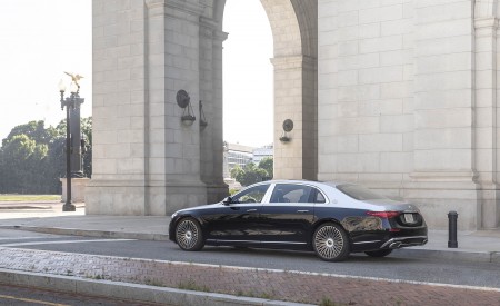 2022 Mercedes-Maybach S 680 4MATIC (US-Spec) Side Wallpapers 450x275 (128)