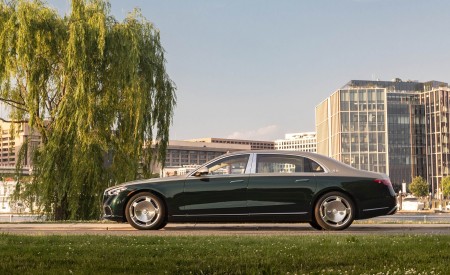2022 Mercedes-Maybach S 680 4MATIC (US-Spec) Side Wallpapers 450x275 (41)