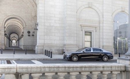 2022 Mercedes-Maybach S 680 4MATIC (US-Spec) Side Wallpapers  450x275 (131)