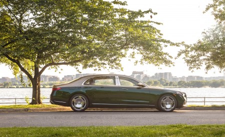 2022 Mercedes-Maybach S 680 4MATIC (US-Spec) Side Wallpapers 450x275 (36)
