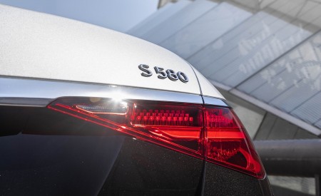 2022 Mercedes-Maybach S 680 4MATIC (US-Spec) Tail Light Wallpapers 450x275 (143)