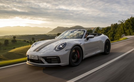 2022 Porsche 911 Carrera GTS Cabriolet (Color: Crayon) Front Three-Quarter Wallpapers 450x275 (22)