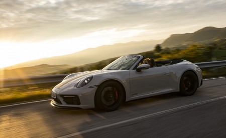 2022 Porsche 911 Carrera GTS Cabriolet (Color: Crayon) Front Three-Quarter Wallpapers 450x275 (23)