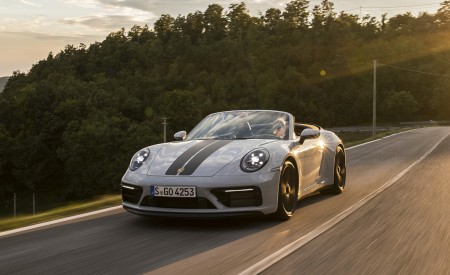 2022 Porsche 911 Carrera GTS Cabriolet (Color: Crayon) Front Wallpapers 450x275 (24)