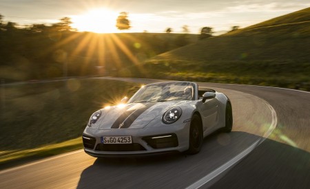 2022 Porsche 911 Carrera GTS Cabriolet (Color: Crayon) Front Wallpapers 450x275 (25)